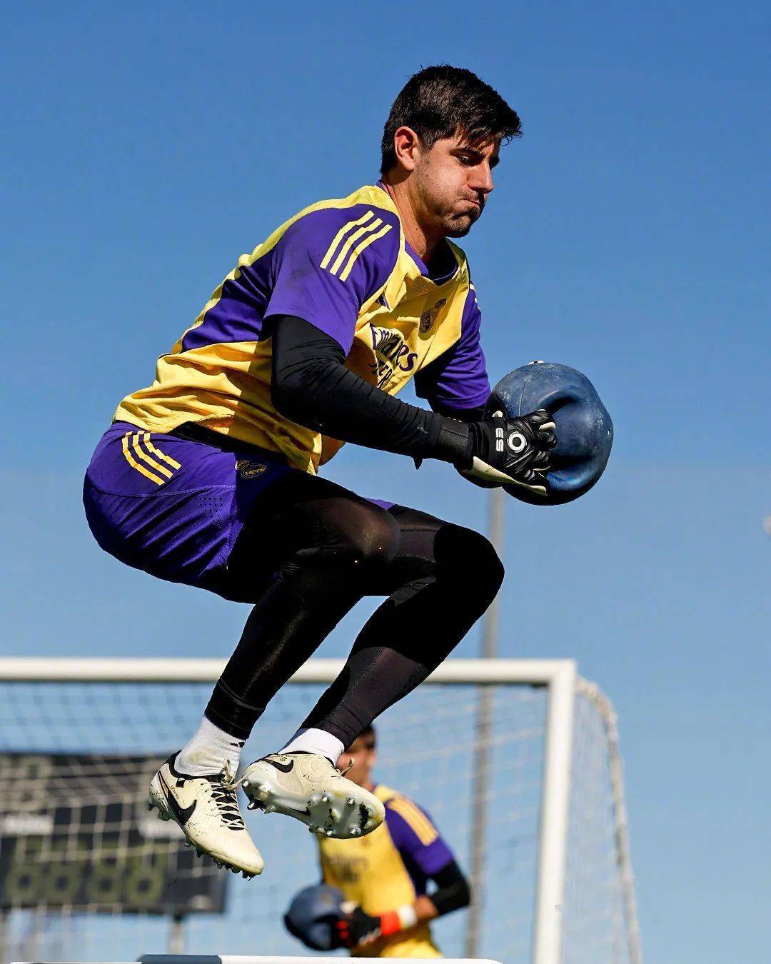 九游官网平台-关于国际比赛日瓦伦西亚调整名单以备社区盾；远射贴柱环节打磨；管理层满意；更衣室氛围转暖的信息