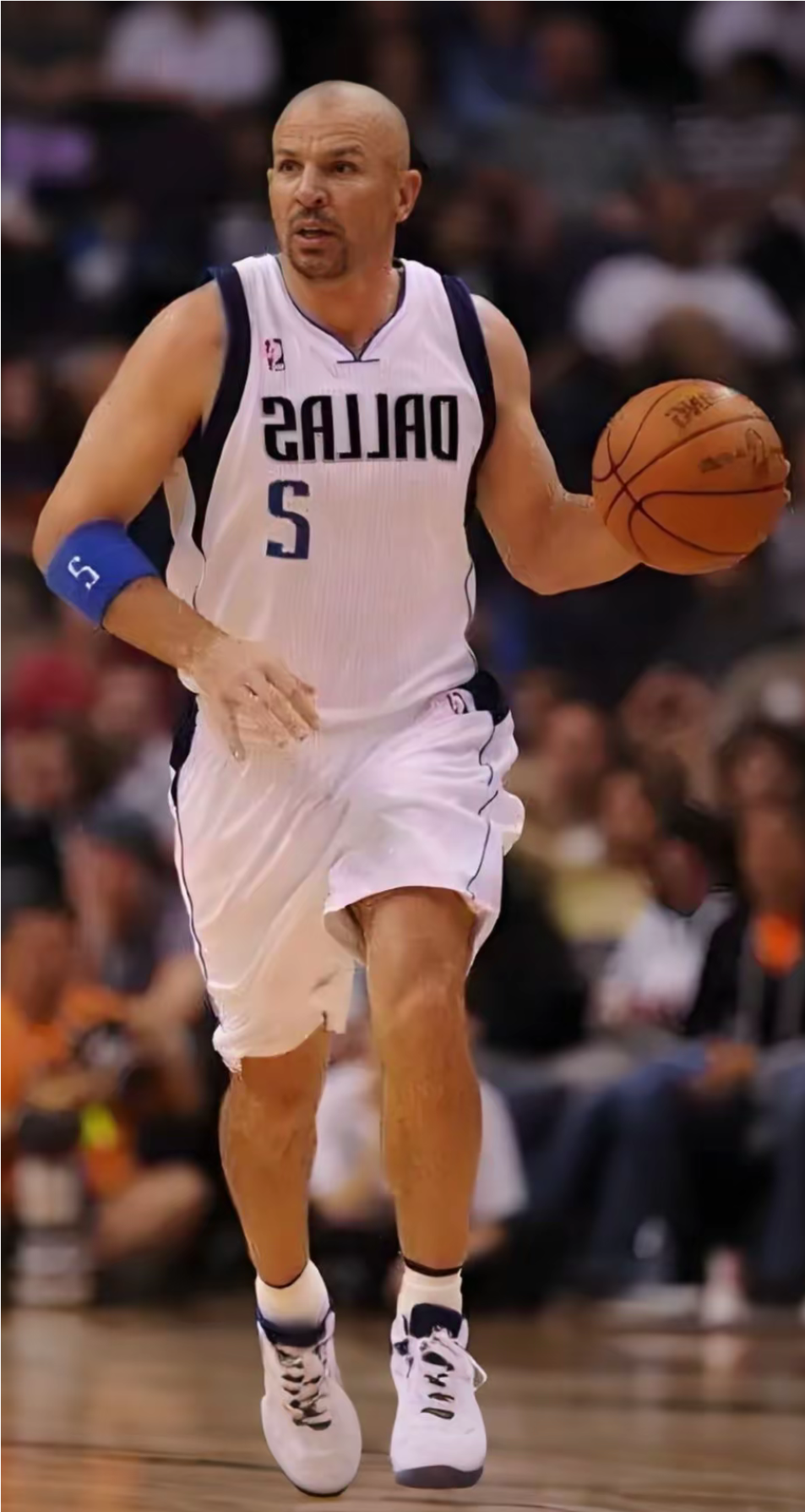 九游官网平台-达拉斯独行侠训练开放日，转会期临场应变引欢呼，亚冠在即，团队化学反应显著