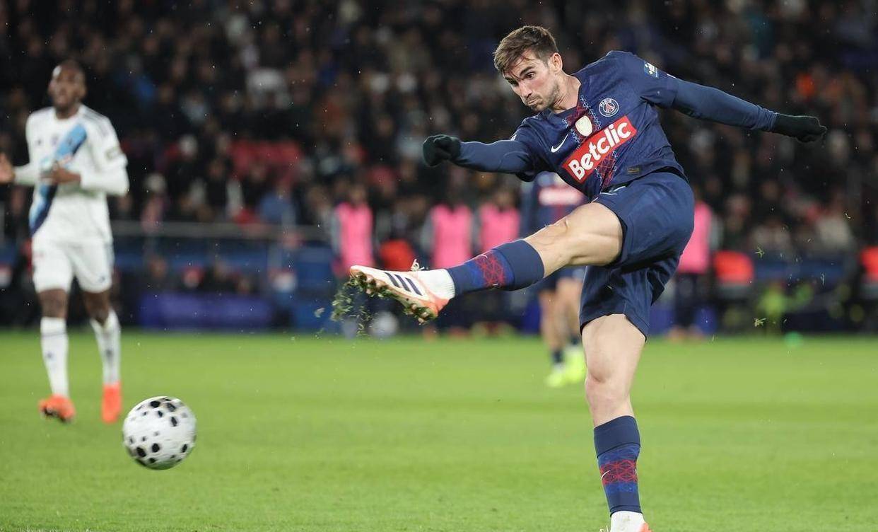 九游网站入口官网-赛地聚焦：法甲清晨热度飙升，广州队止住颓势，话题不断，更衣室氛围转暖的简单介绍